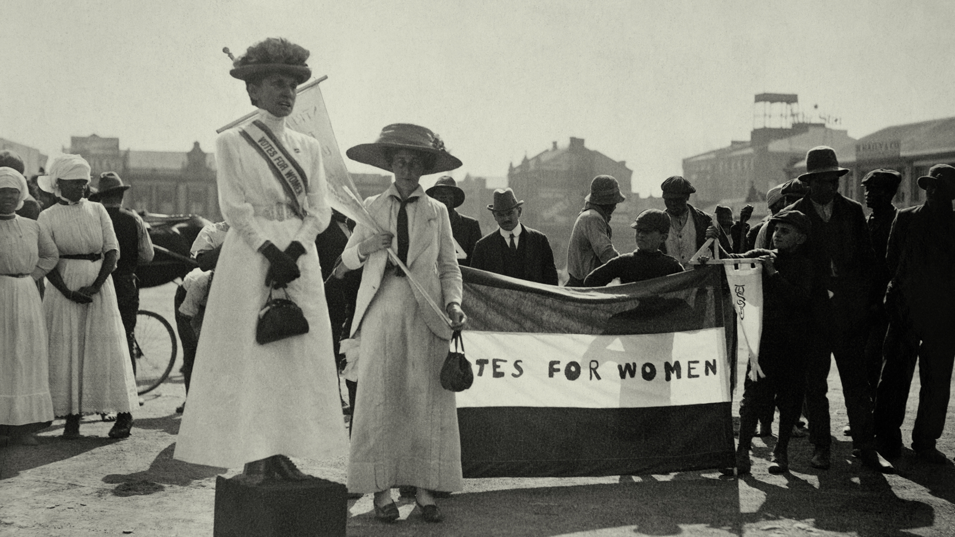 <p>Barry Hertzog’s government extends the vote to white women in South Africa, so bolstering the dominance of the white minority.</p>